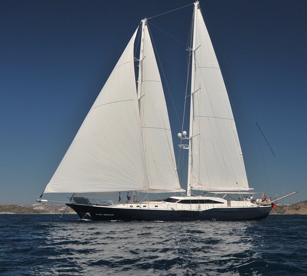 Yacht Encore, an Alloy Superyacht CHARTERWORLD Luxury Superyacht Charters